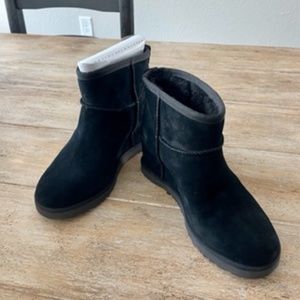 UGG Women’s Wedge Boot (W Classic Femme Mini) in Black - Size 7